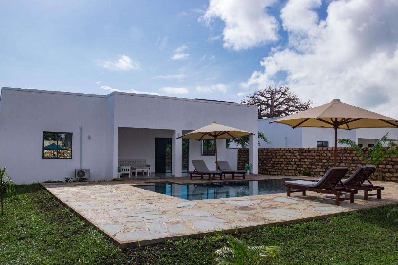 4 U Luxury Bungalows Diani Playa de Diani Exterior foto