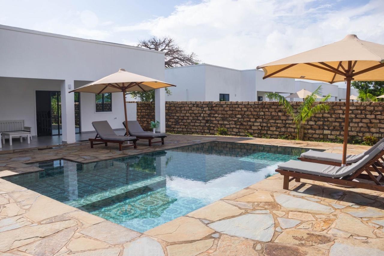 4 U Luxury Bungalows Diani Playa de Diani Exterior foto