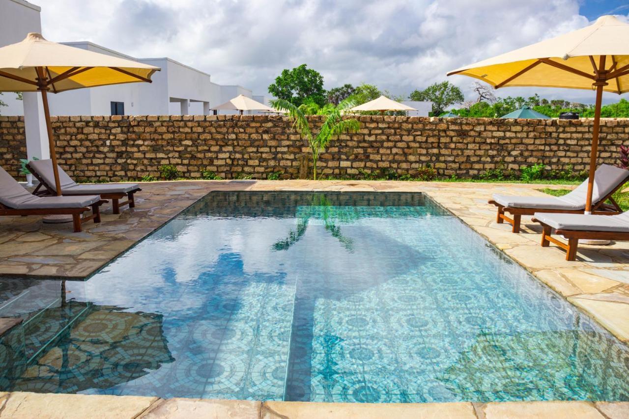 4 U Luxury Bungalows Diani Playa de Diani Exterior foto