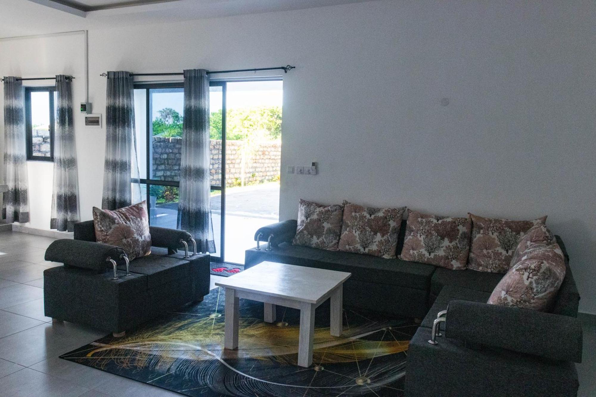 4 U Luxury Bungalows Diani Playa de Diani Exterior foto
